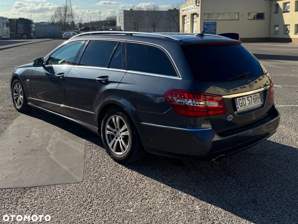 Mercedes-Benz Klasa E 200 T BlueEFFICIENCY 7G-TRONIC Elegance - 6