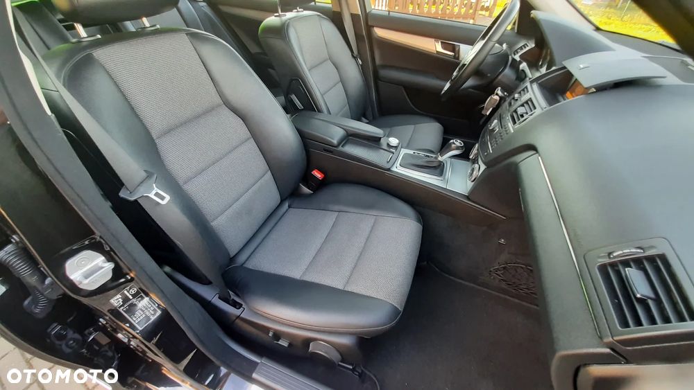 Mercedes-Benz Klasa C 180 T BlueEFFICIENCY 7G-TRONIC Avantgarde - 32