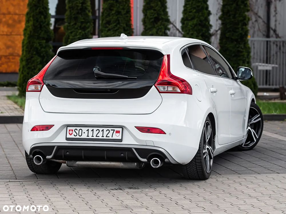 Volvo V40 T4 R-Design - 12