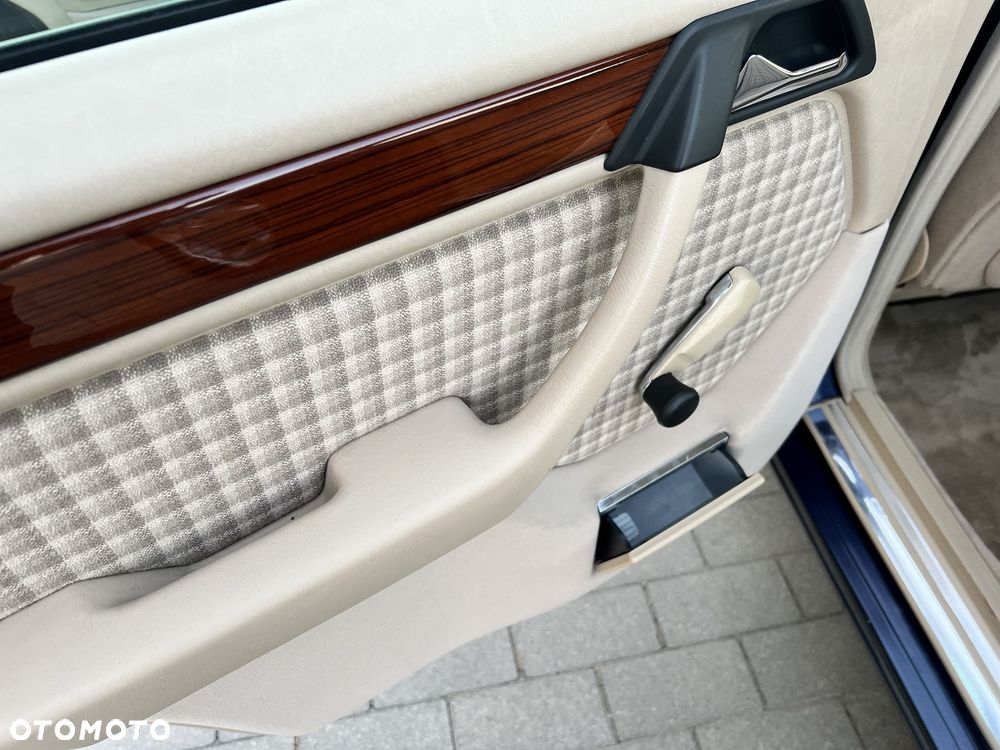 Mercedes-Benz Klasa E 260 - 26