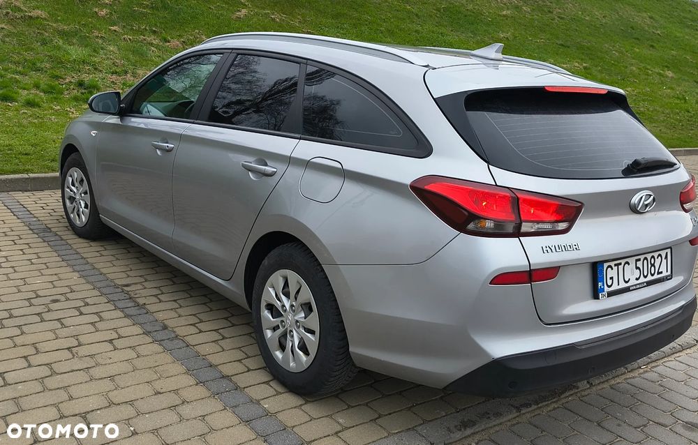 Hyundai i30 1.6 D Classic + - 15