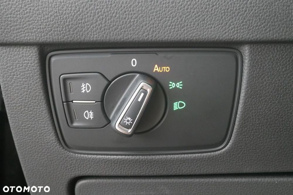Volkswagen Passat Variant 2.0 TDI SCR Business DSG - 32