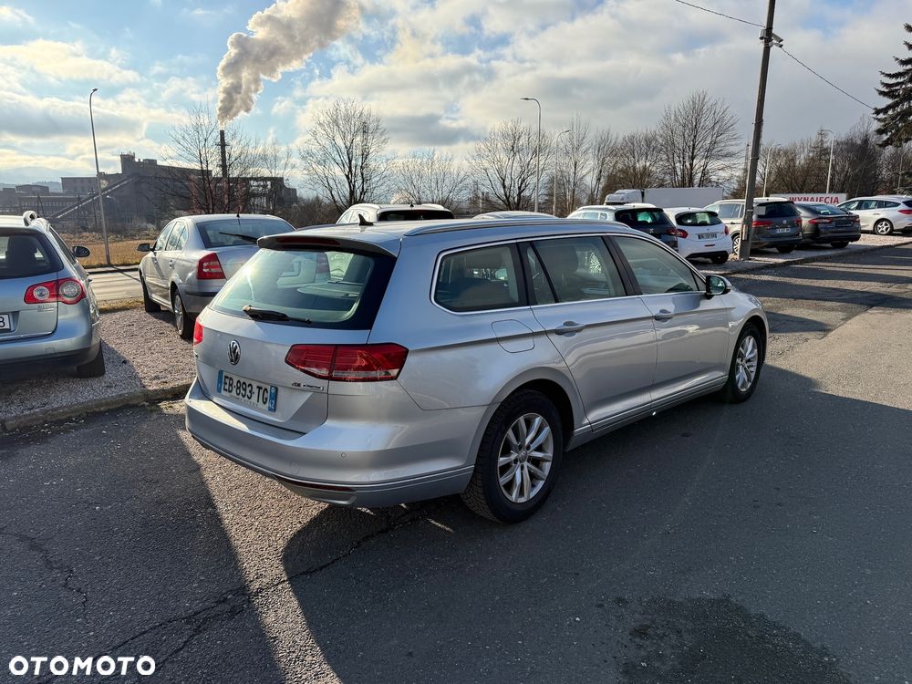 Volkswagen Passat Variant 1.6 TDI SCR DSG Comfortline - 6