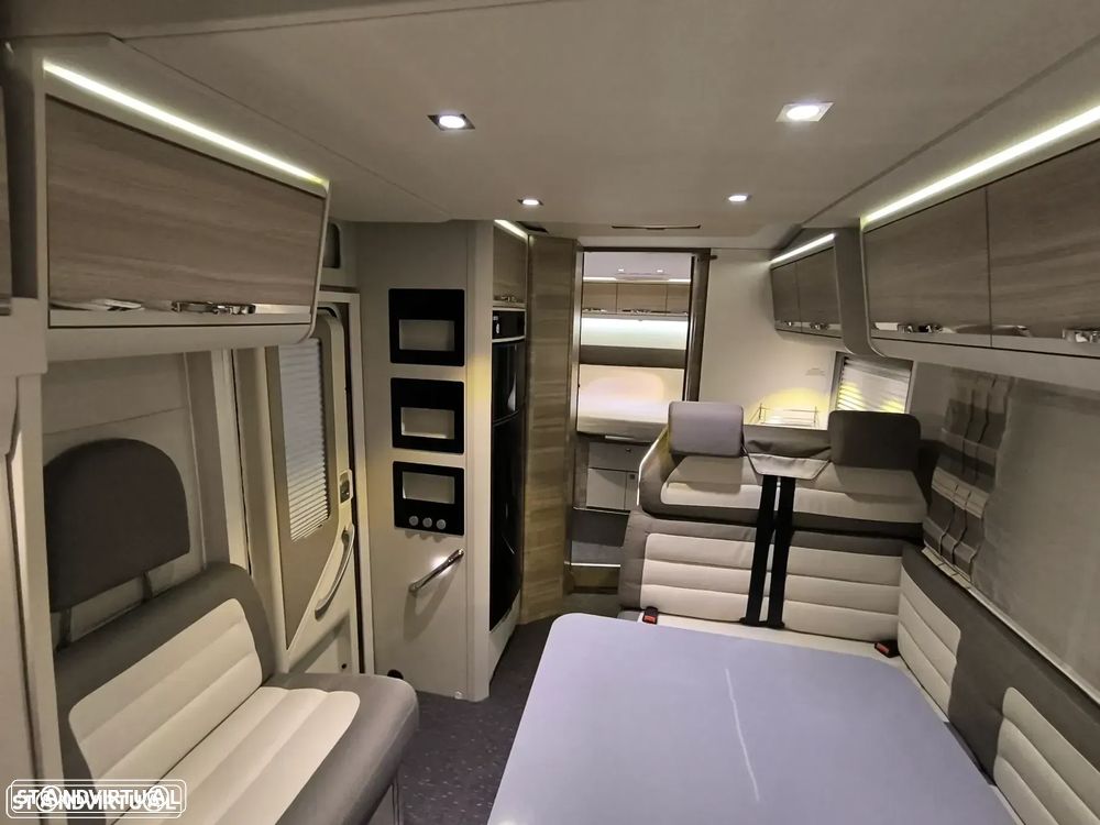 Adria Matrix M670SC 50 Anos 5lugares Cama central e basculante - 11