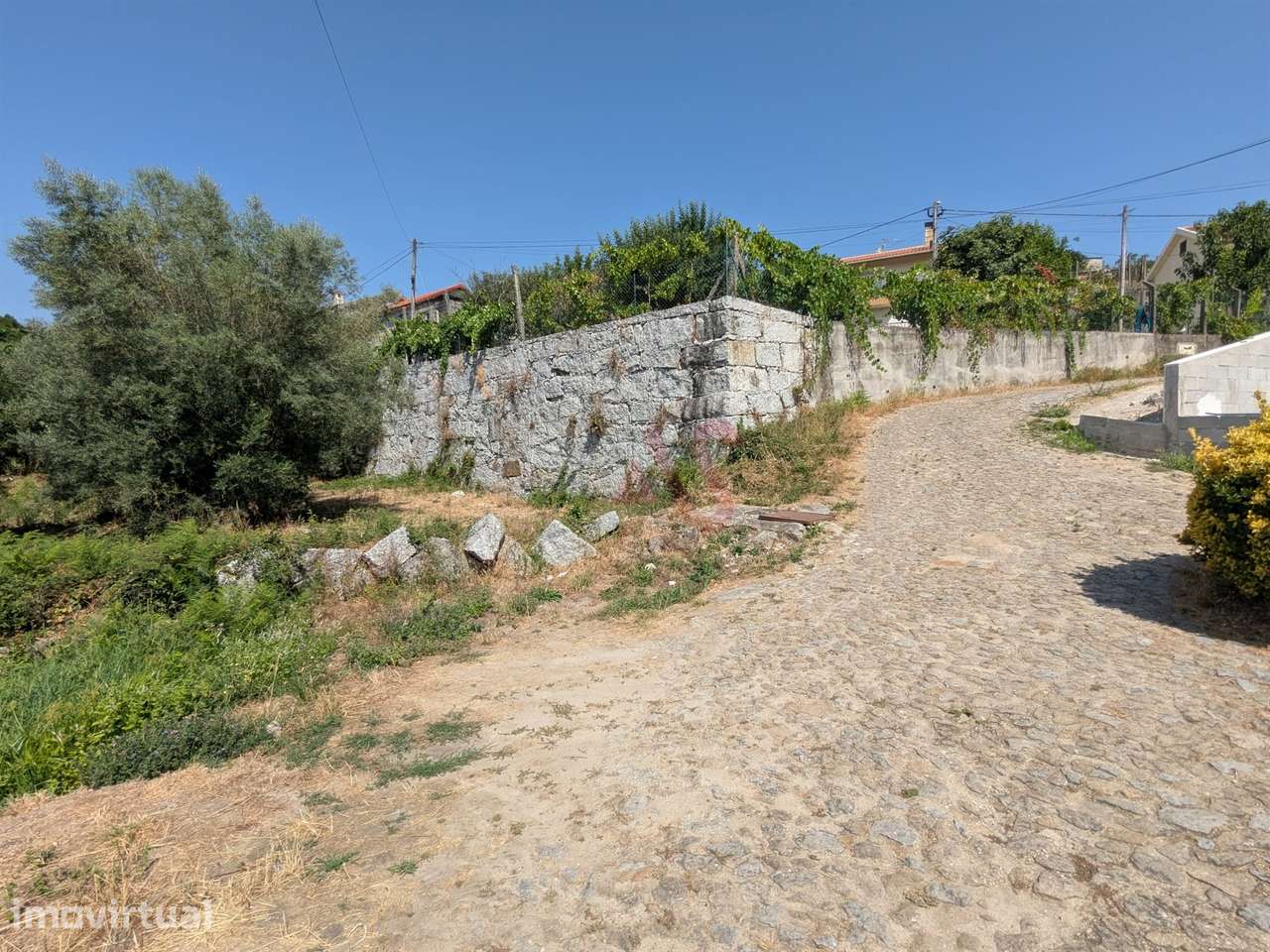 Terreno para Construção com 410 m² em Travassós, Fafe - Grande imagem: 2/5