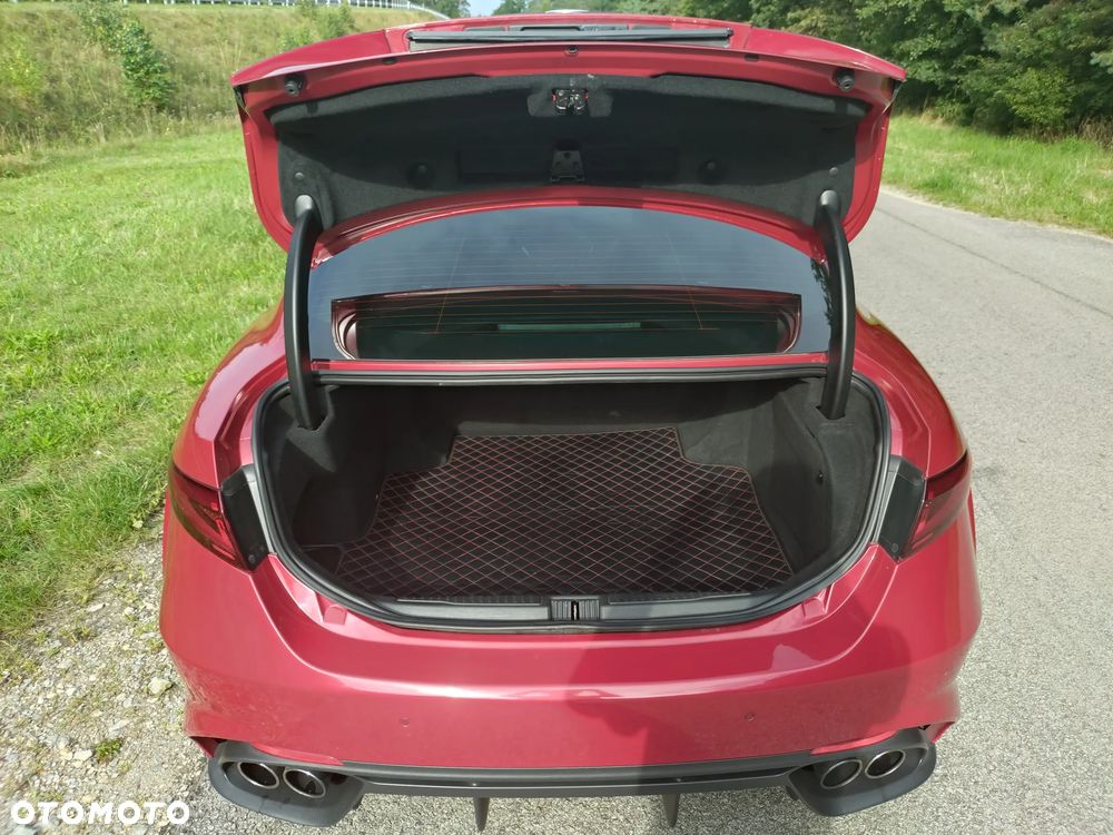 Alfa Romeo Giulia 2.9 V6 Bi-Turbo AT8 Quadrifoglio - 26