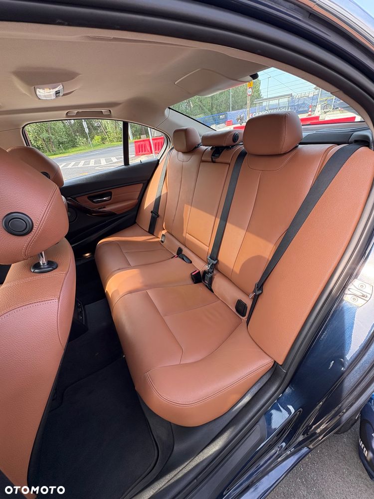 BMW Seria 3 335i xDrive - 14