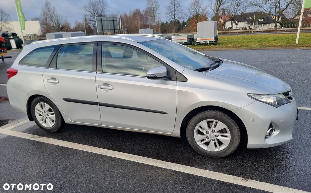 Toyota Auris 1.8 HSD Luna - 2