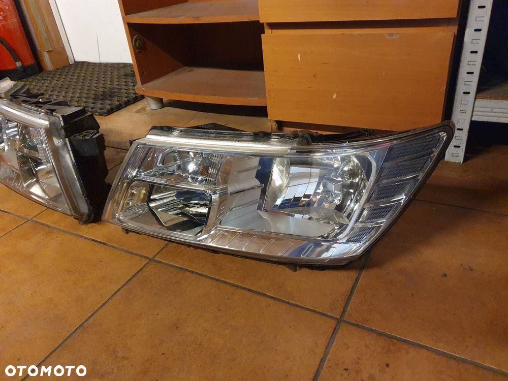 REFLEKTOR PRAWY FIAT FREEMONT - 6