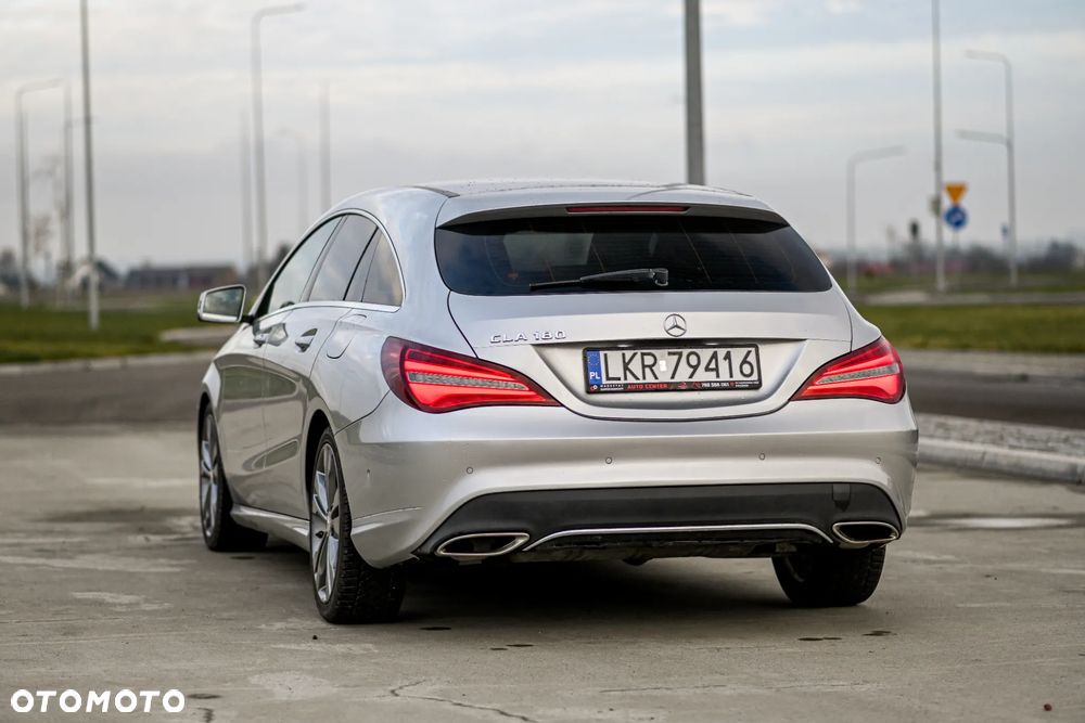Mercedes-Benz CLA 180 7G-DCT Peak Edition - 17