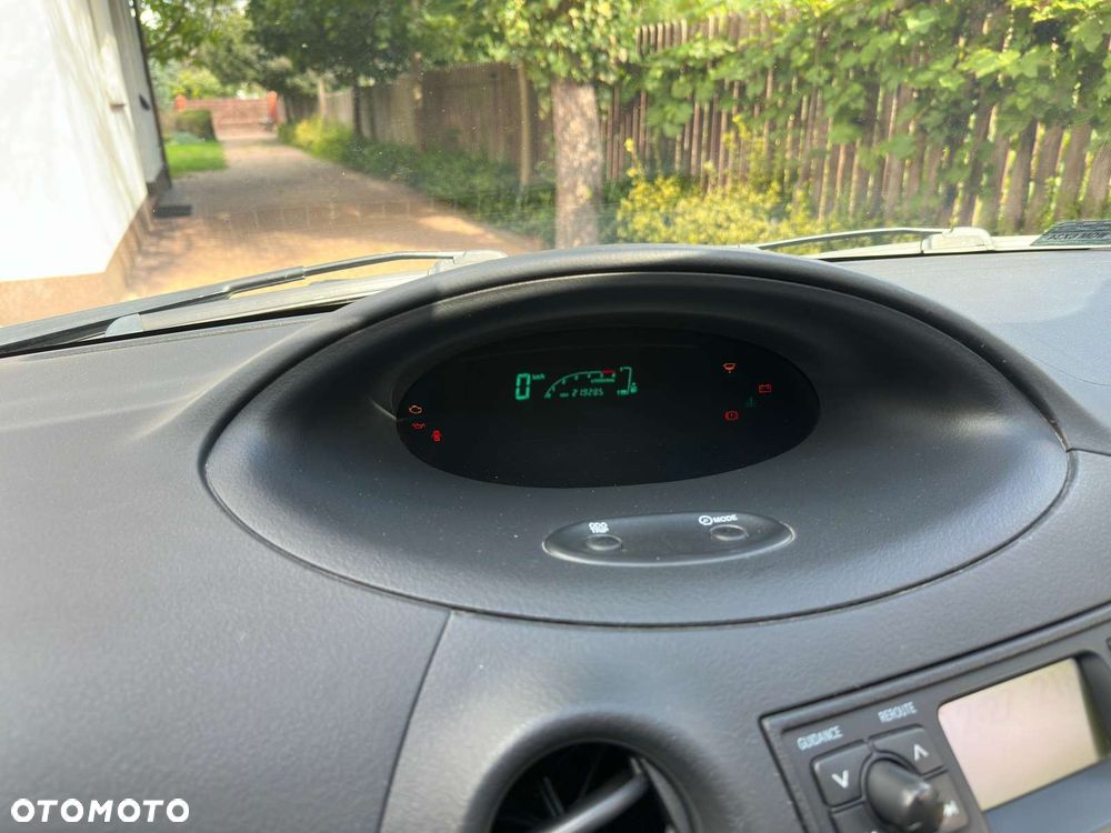 Toyota Yaris - 4