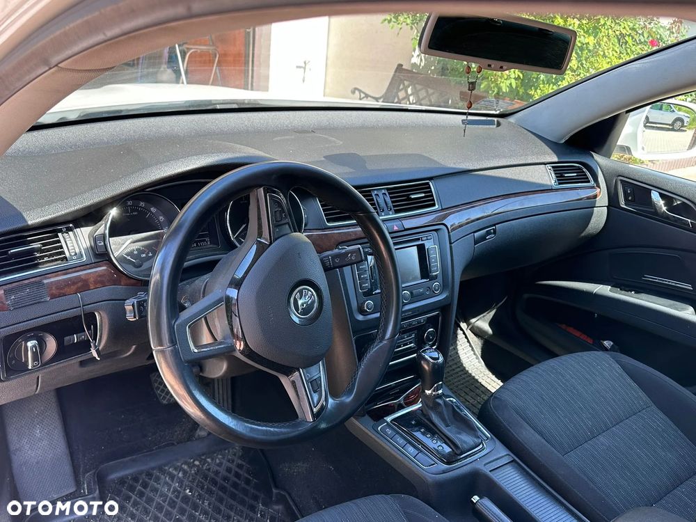 Skoda Superb 2.0 TDI Elegance DSG - 11