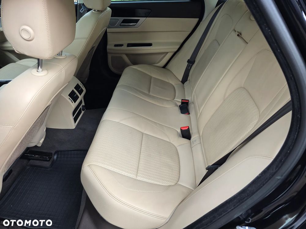 Jaguar XF - 25