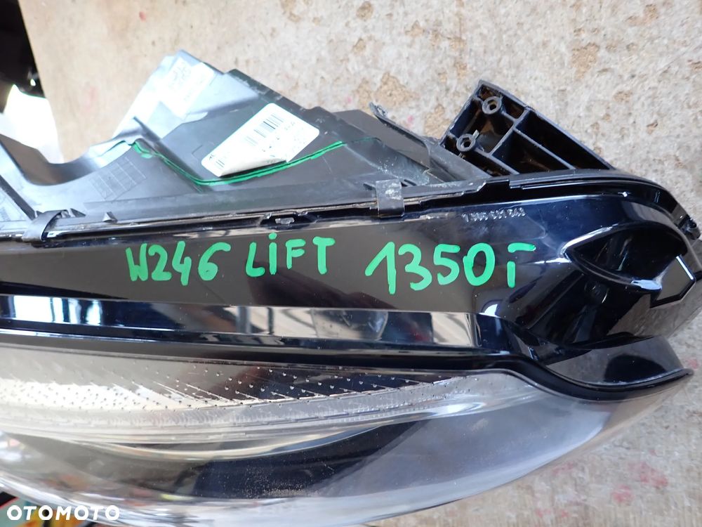 MERCEDES KLASA B W246 LAMPA PRAWY PRZÓD - 9