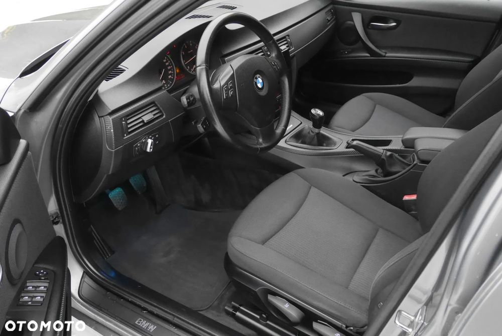 BMW Seria 3 318i - 13
