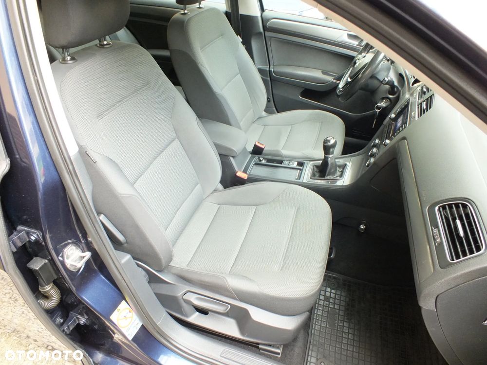 Volkswagen Golf - 24