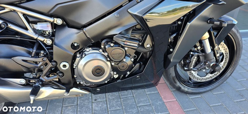 Suzuki GSX - 13