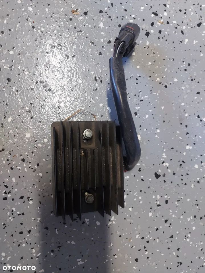 Suzuki GSF GSXF 1250 650 regulator napięcia - 1
