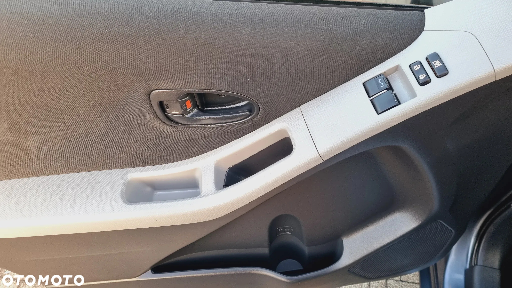 Toyota Yaris 1.0 Active - 11