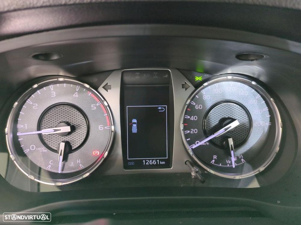 Toyota Hilux 2.4 D-4D 2WD CE CM - 6