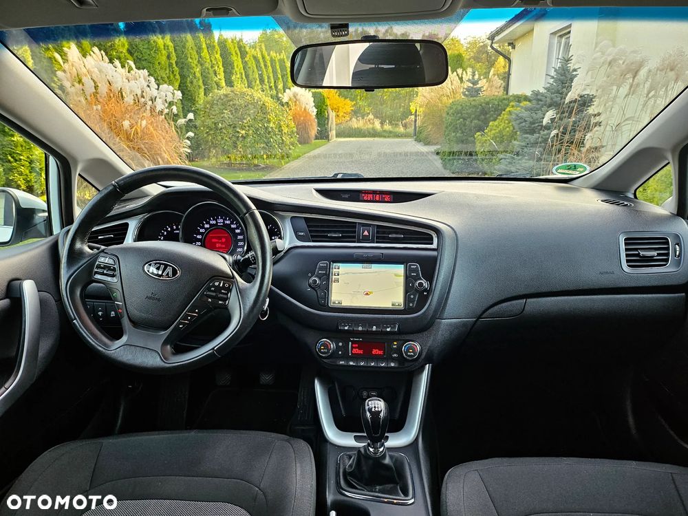 Kia Ceed 1.6 CRDi 136 ISG Dream Team Edition - 4