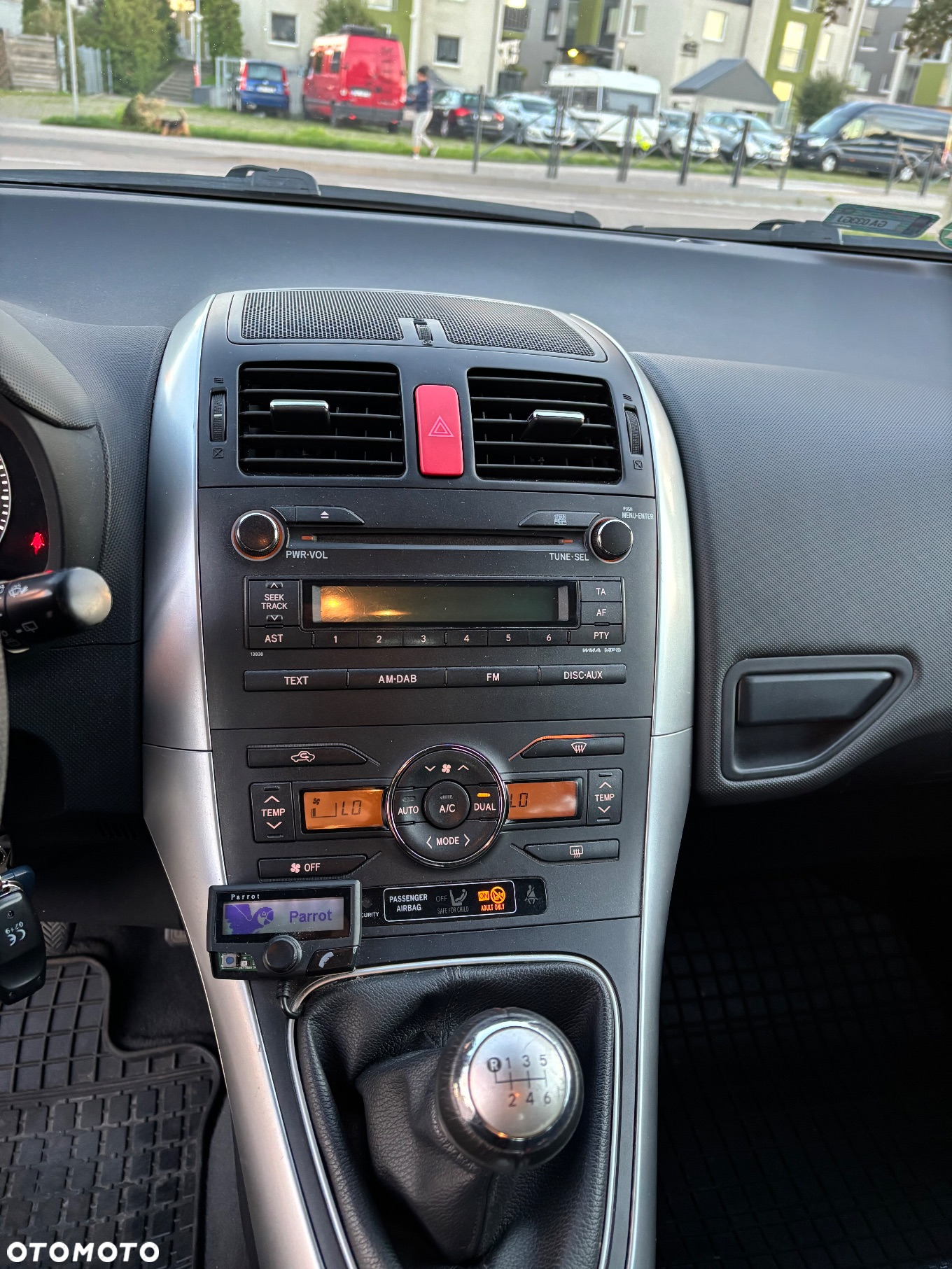 Toyota Auris 1.33 Dual-VVT-i - 12