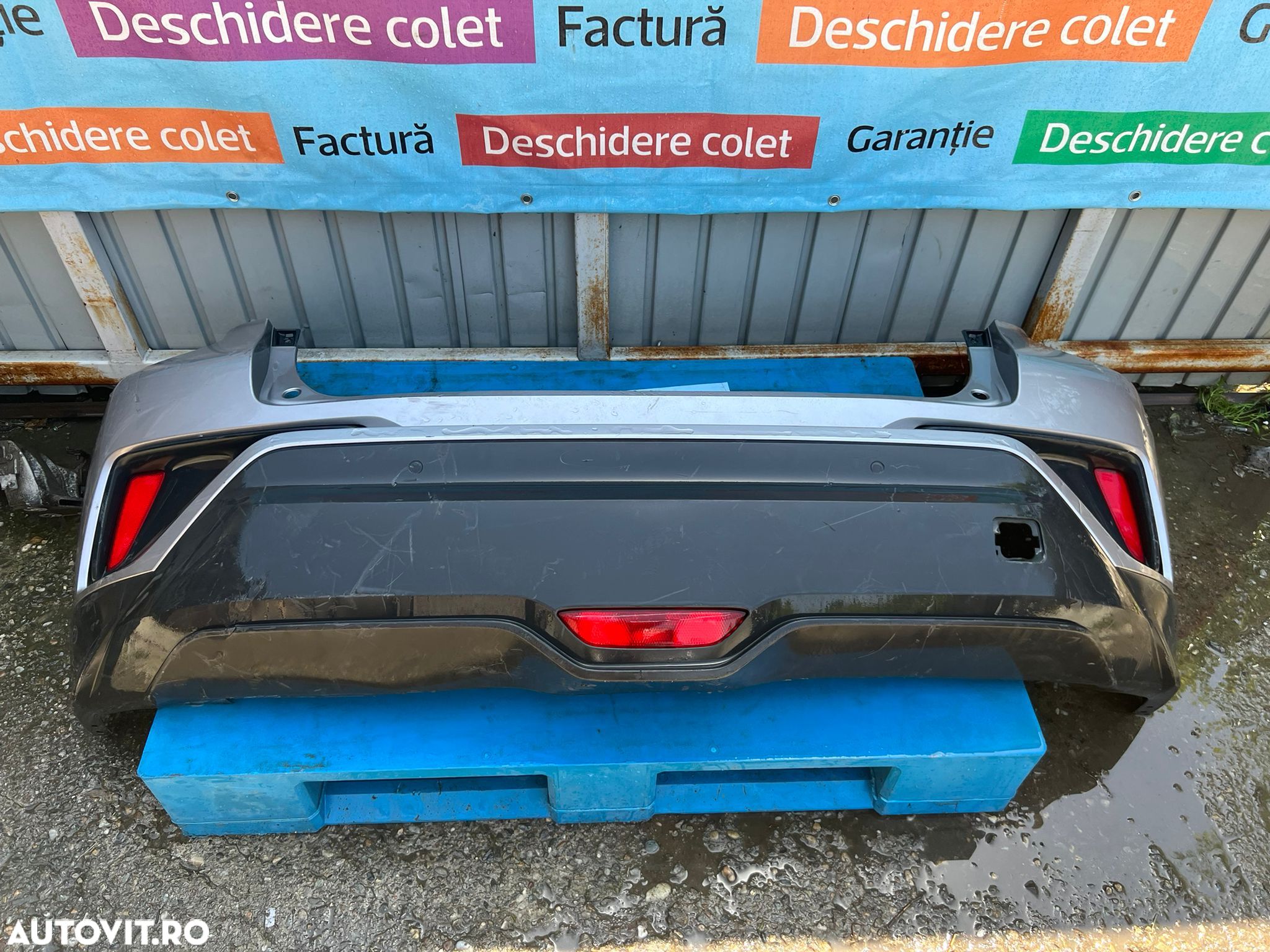 Catadioptru ochi pisica reflectorizant bara spate Toyota C-HR 2018 - 1