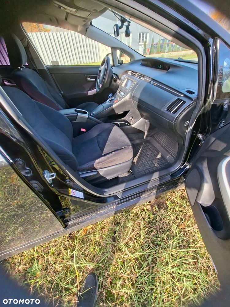 Toyota Prius 1.8 HSD Luna - 30