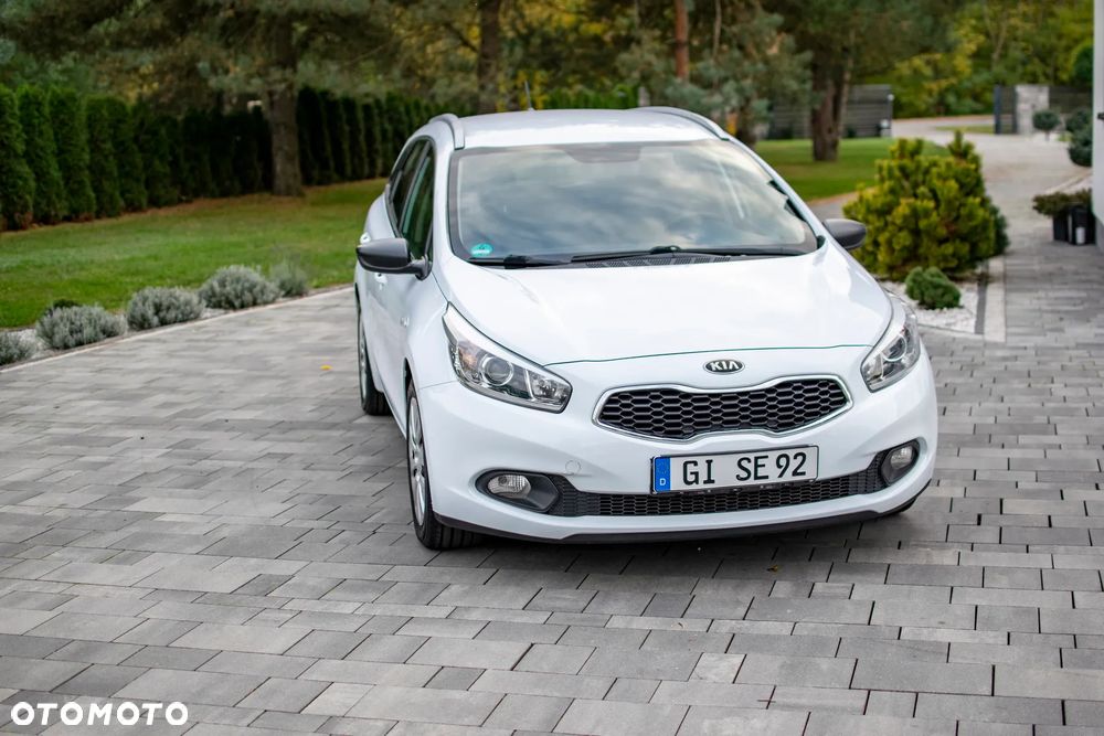 Kia Ceed - 10