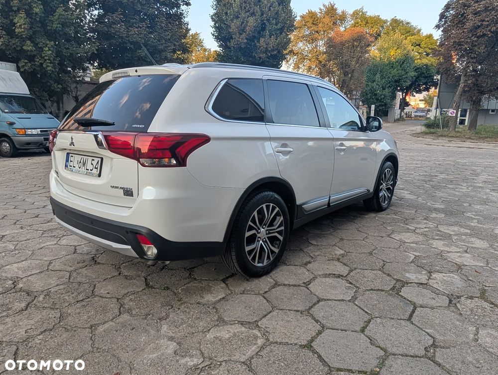Mitsubishi Outlander 2.0 Intense + Navi 4WD CVT - 4