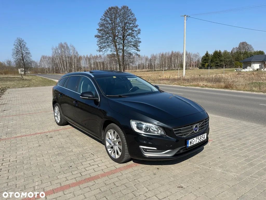 Volvo V60 D5 AWD Summum - 1