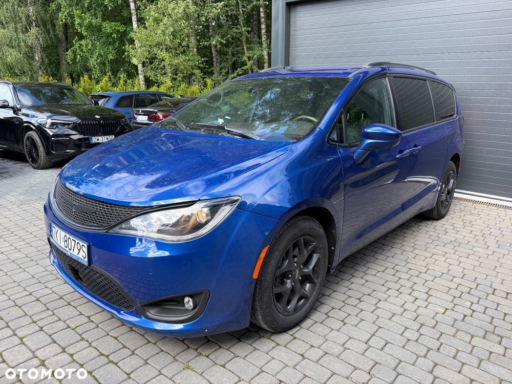 Chrysler Pacifica - 1