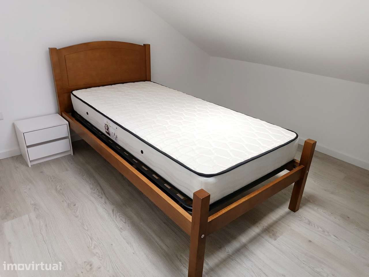 Quarto para rapariga em Coimbra (Bairro Norton de Matos) - Grande imagem: 2/2