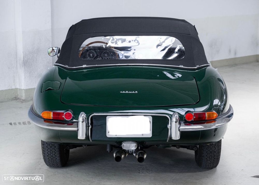 Jaguar E-Type - 8