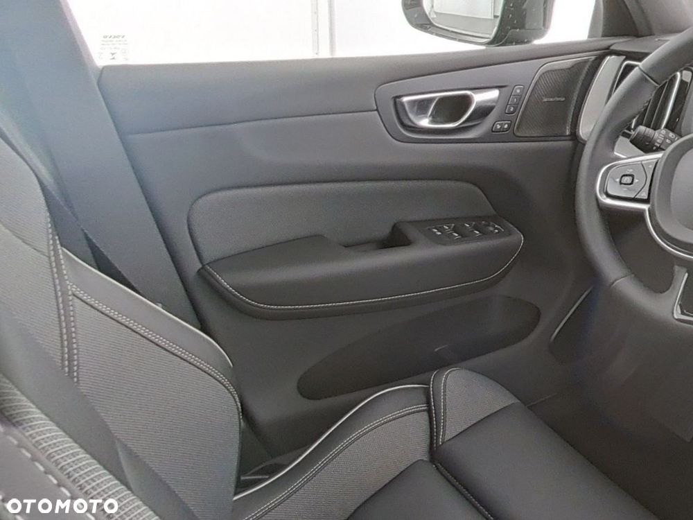 Volvo XC 60 T8 Plug-In Hybrid AWD Plus Black Edition - 12
