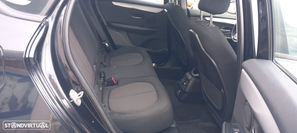 BMW 218 Active Tourer d Aut. Sport Line - 11