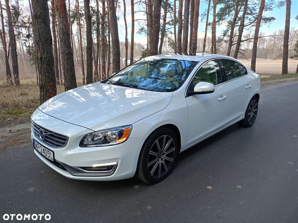 Volvo S60 T5 Drive-E Momentum - 1