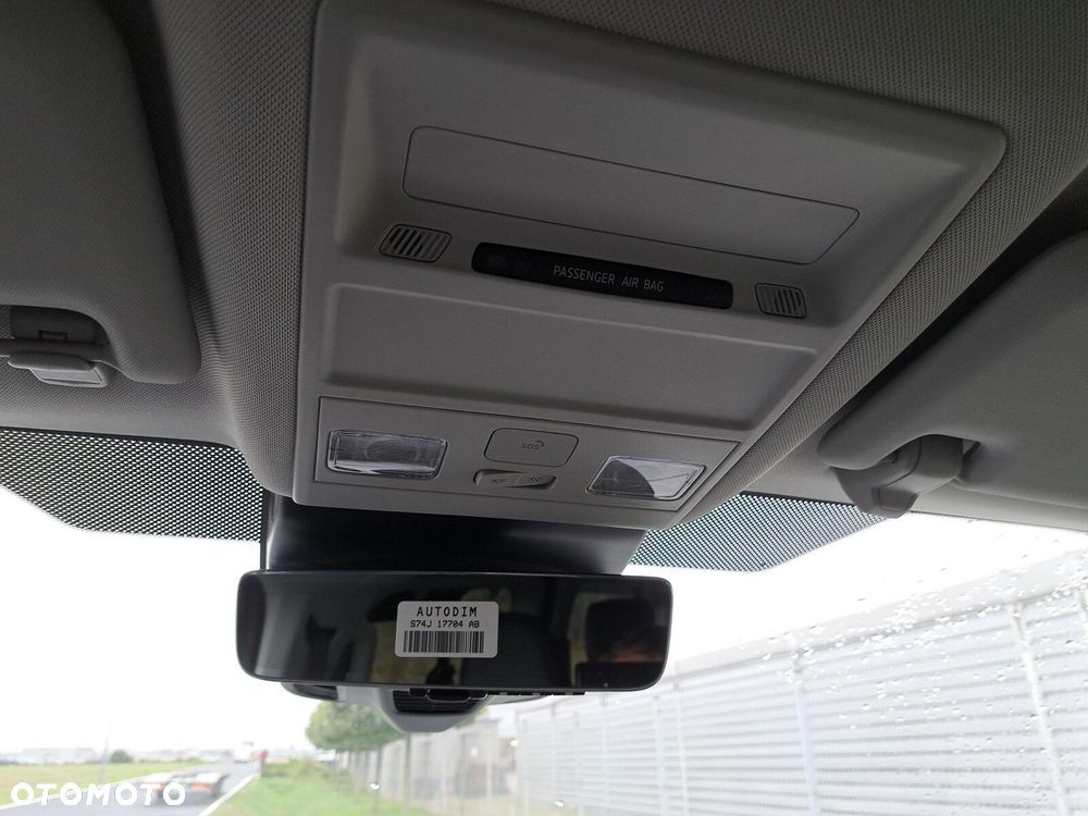 Volkswagen Nowa Caravelle Style silnik: 2,0 l TDI 170 KM /  8-biegowa automatyczna 4MOTION rozstaw osi: 3500 mm - 15