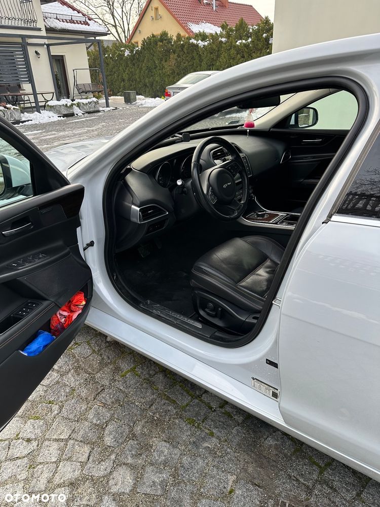 Jaguar XE - 14