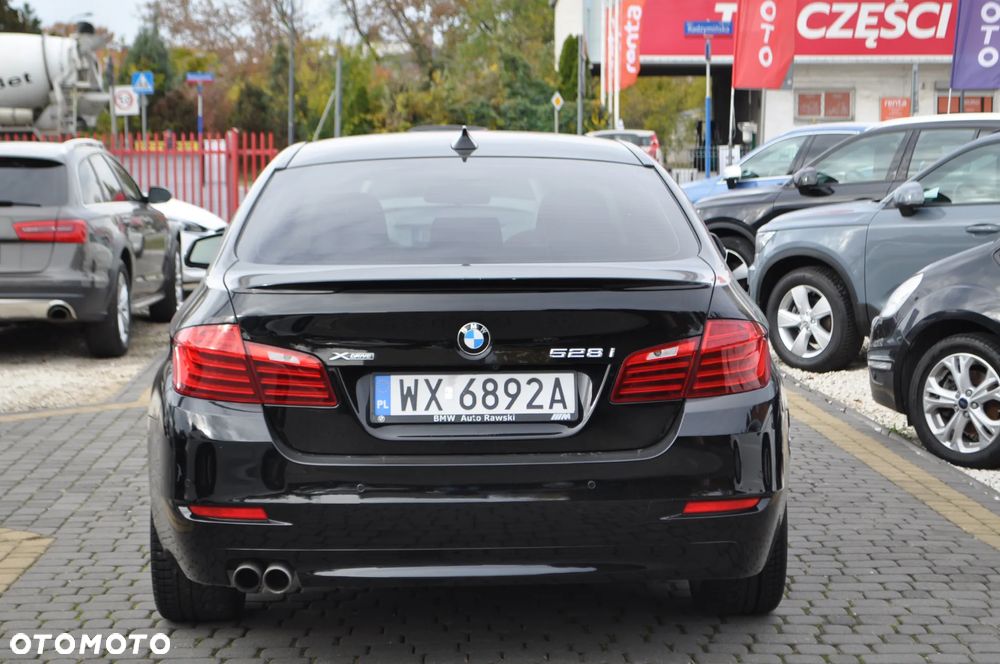 BMW Seria 5 528i xDrive Sport-Aut Modern Line - 12