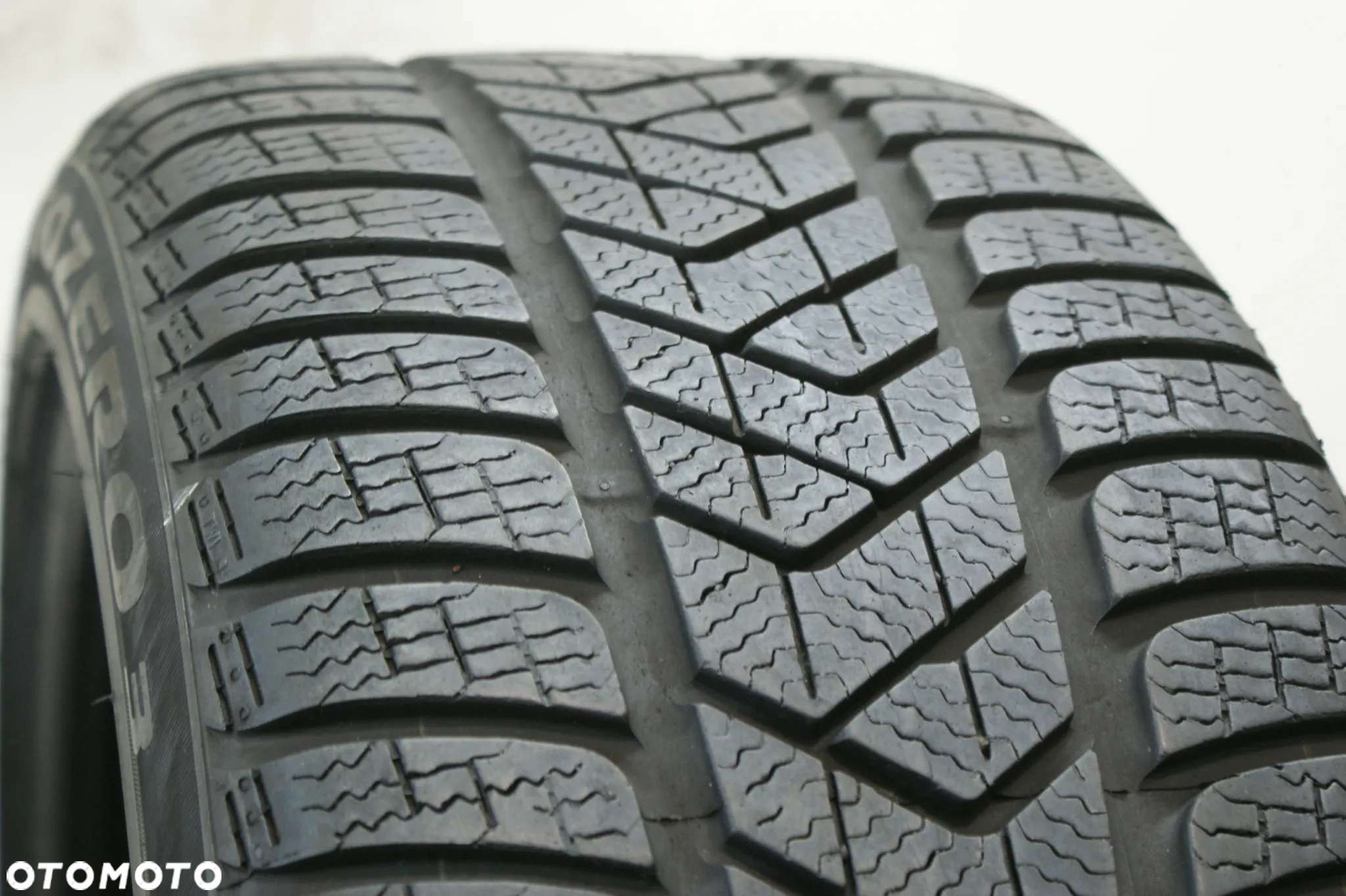 245/40R18 PIRELLI SOTTOZERO 3 WINTER , 6,3mm - 2