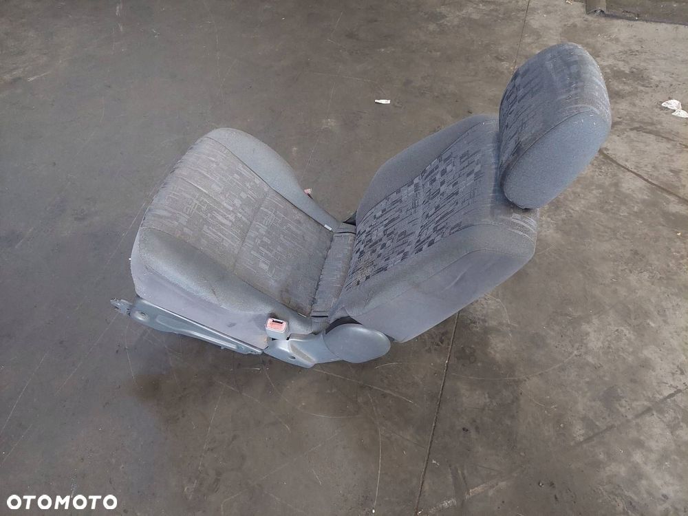 FOTEL DRUGI RZĄD TOYOTA PREVIA II - 3