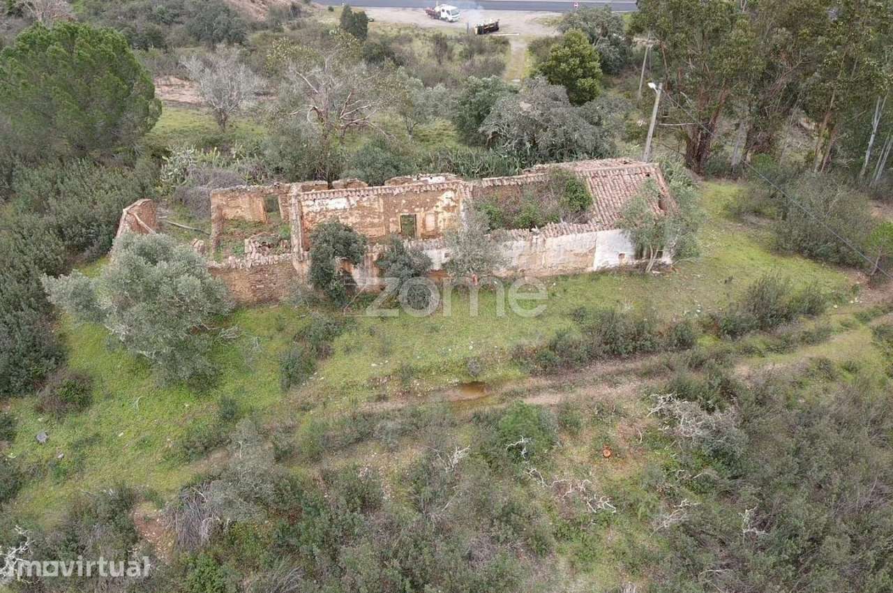 Moradia para reconstrução com PIP aprovado, em S.M. da Serra - Grande imagem: 4/33