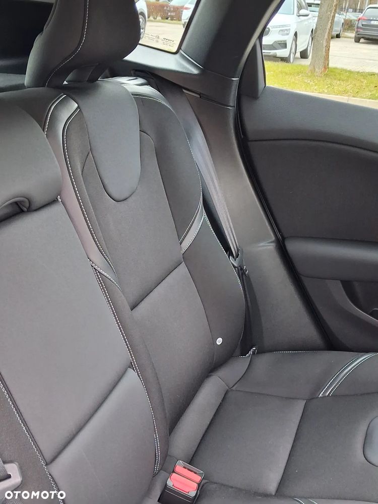 Volvo V40 D3 Drive-E Momentum - 14