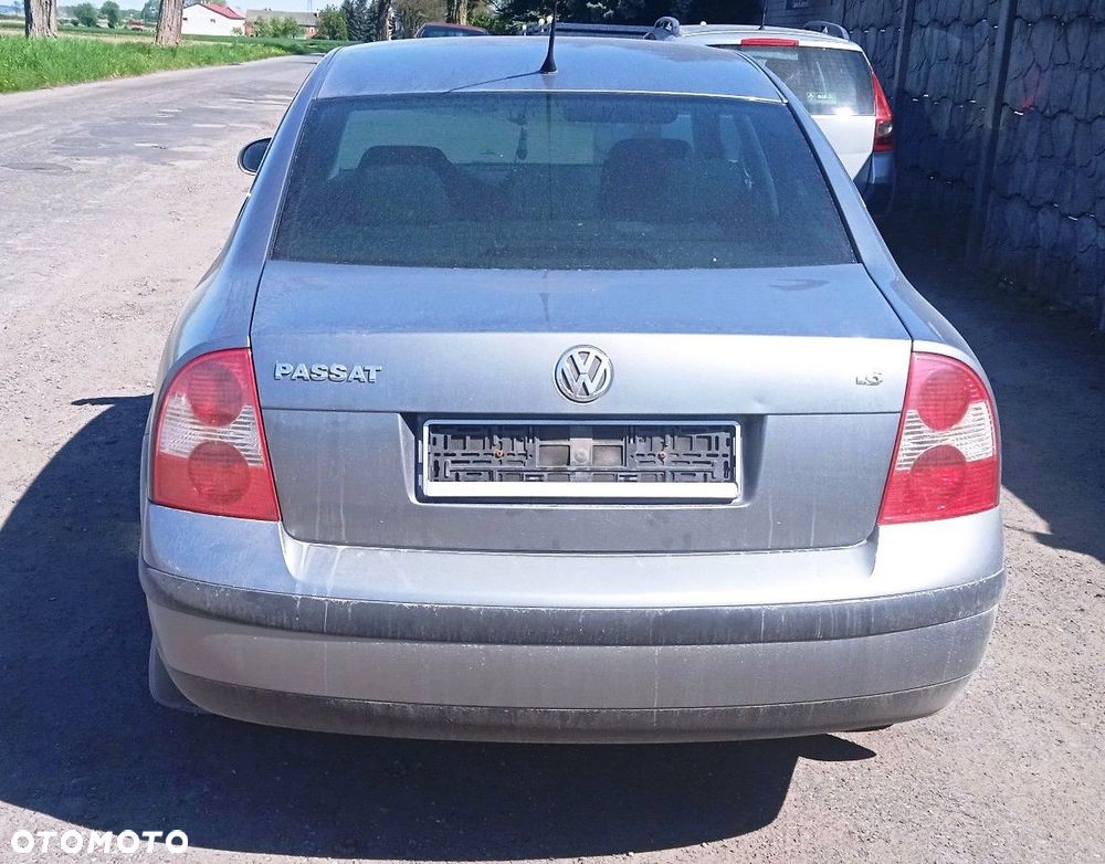Szyba drzwi karoseryjna tylna Passat B5 Lift Sedan - 3
