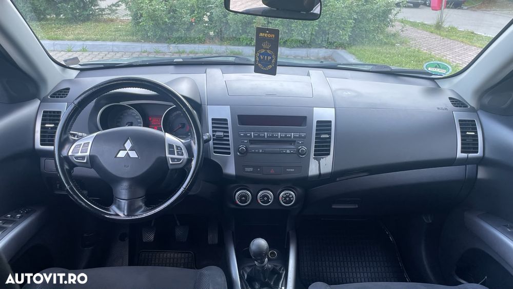 Mitsubishi Outlander - 7