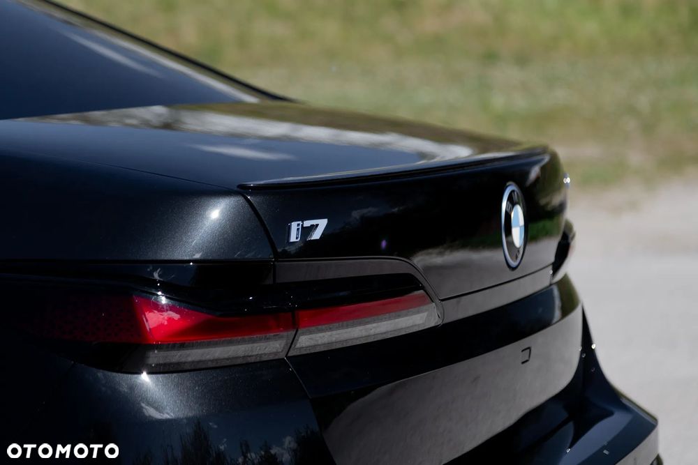 BMW i7 - 13