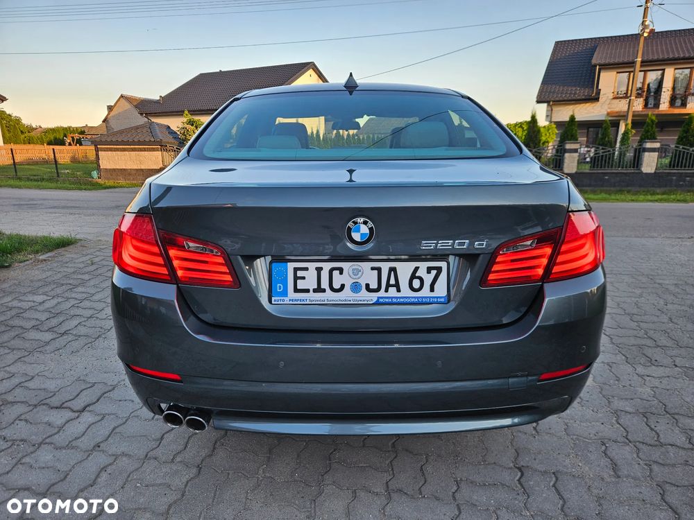 BMW Seria 5 520d Special Edition - 12