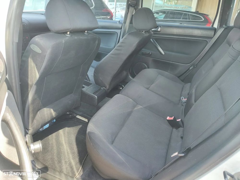 VW Passat Variant 1.9 TDi Comfortline Family - 8