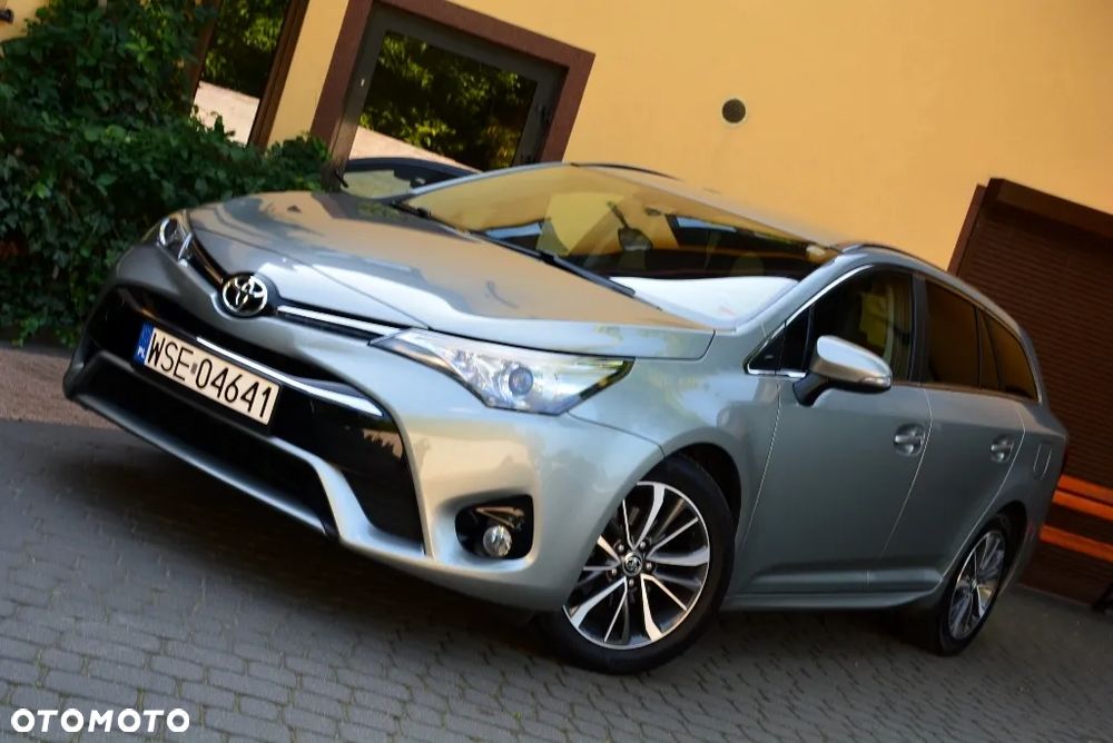 Toyota Avensis 1.8 Premium - 4